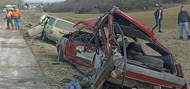 Ankara’da feci kaza! İki otomobil kafa kafaya çarpıştı! 4 ölü...