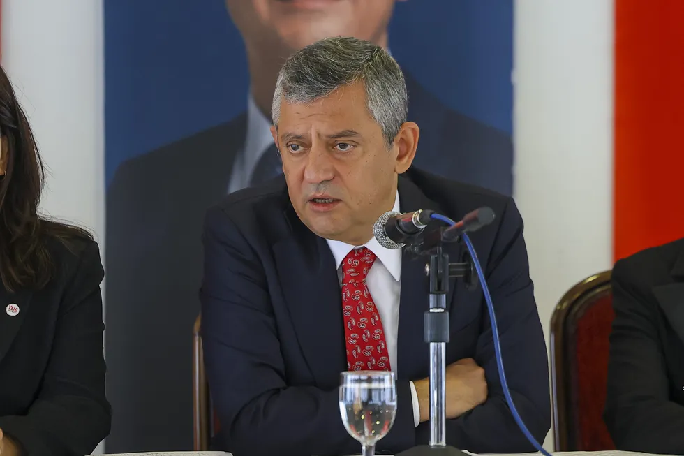 Masa önünde temizlik arkasında taktik: Yeni Parti siyasetinde vitrin oyunu! Parti imajı için "vukuatlı" isimlere yer yok - 4