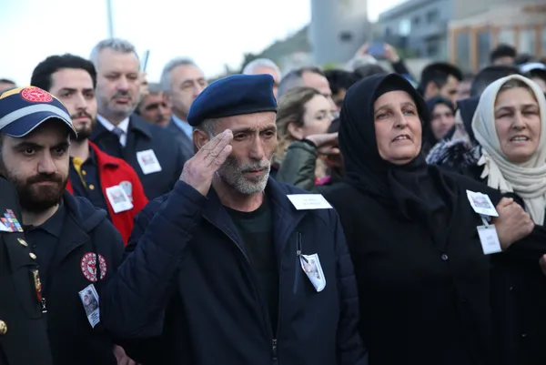 Pençe Kilit şehitlerine veda! Gözyaşları sel oldu