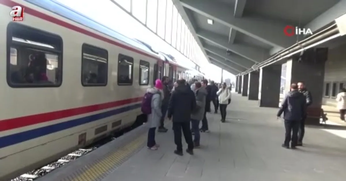 Kars'tan Erzurum'a 'dolu dolu' tren yolculuğu
