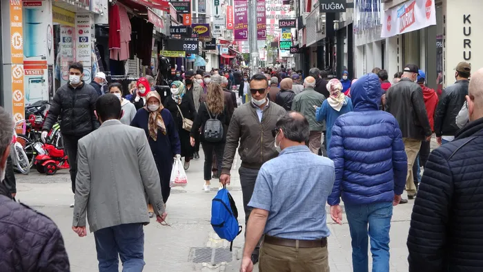 Son dakika: Bu fotoğraf bugün Samsun'da çekildi! Yasağın ardından sokaklar doldu taştı - 4