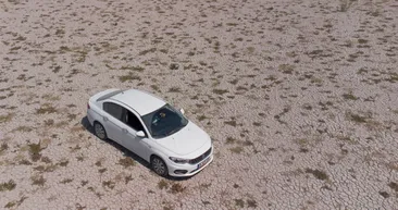 Akşehir Gölü kurudu! Üzerinde arabayla geçilebiliyor