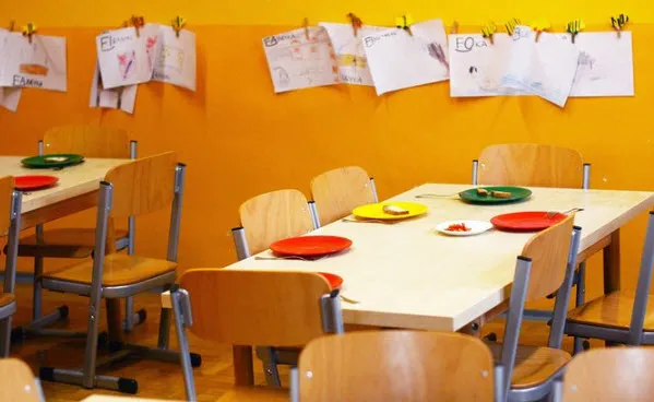 İngiltere’de yeni krizi The Guardian böyle yazdı: Okullarda öğrenciler silgi yiyor