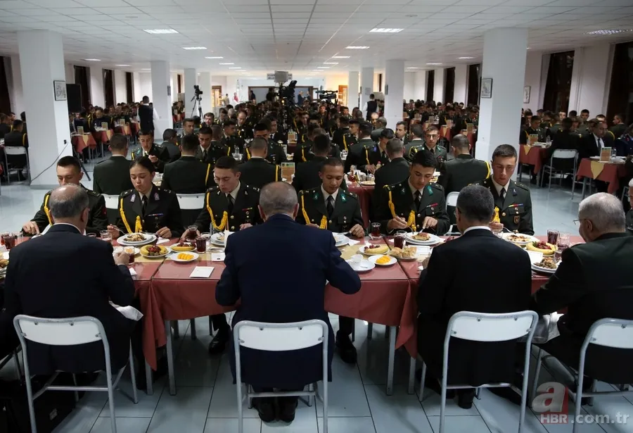 Başkan Erdoğan, Milli Savunma Üniversitesi öğrencileriyle iftar yaptı 6