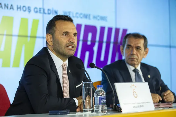 galatasarayda-okan-buruk-imzayi-atti-fatih-terim-sozleri-dun-fatih-terim-beni-aradi-1656066465281.jpg Galatasaray'da Okan Buruk imzayı attı! Fatih Terim sözleri: Dün Fatih Terim beni aradı - 3