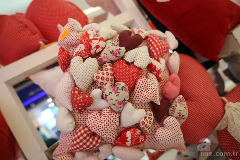 Sevgililer Günü'ne bir de böyle bakın! Sevgililer Günü neden var, nereden ortaya çıktı? Aziz Valentine kimdir? 7