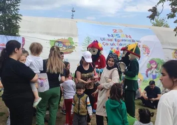 Deprem bölgesinde D&R'dan 23 Nisan etkinliği! Çocuklar doyasıya eğlendi...