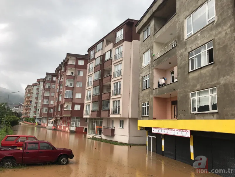 Rize yine sular altında: Dereler taştı yollar kapandı 4