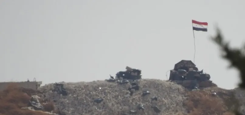 PKK/YPG'liler Münbiç sınıra rejim bayrağı astı