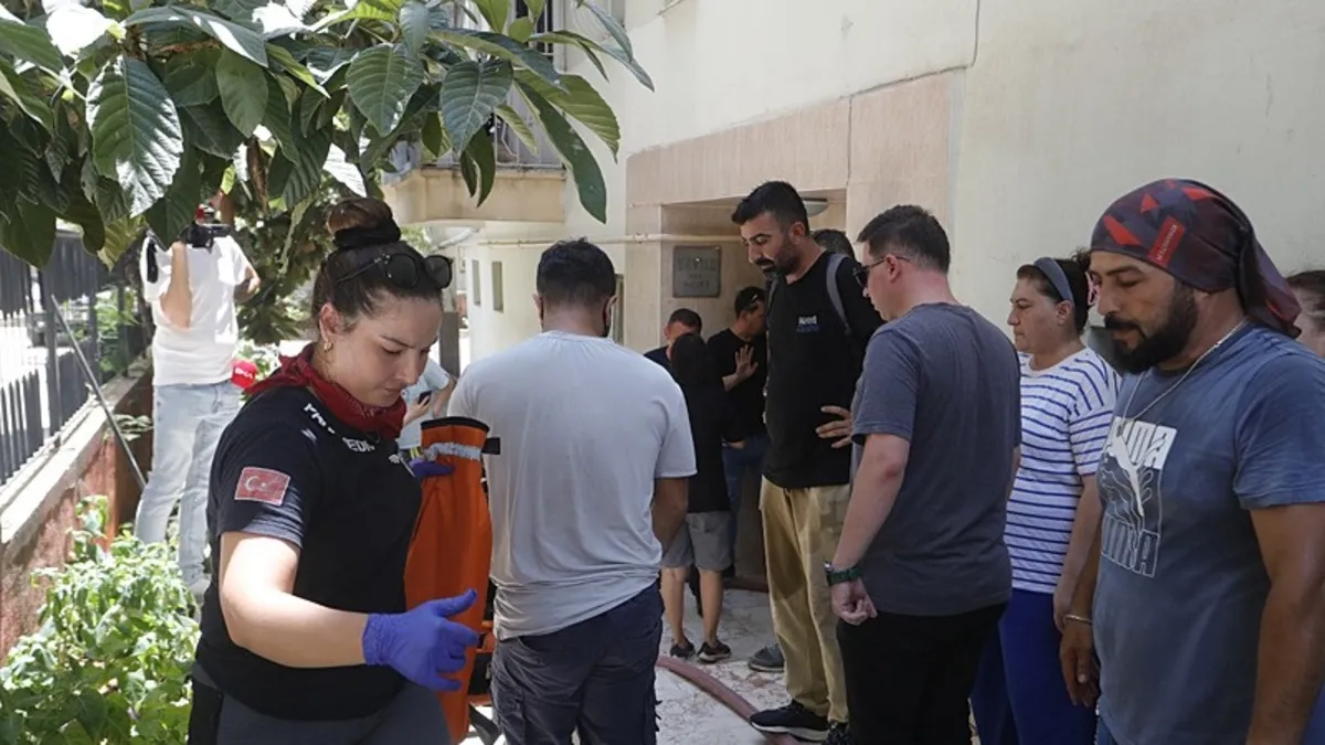 Antalya'da yangında can pazarı! 10 kişi hastaneye kaldırıldı