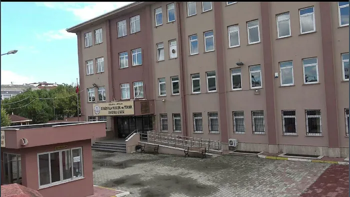 Avcılar'da depremde hasar gören okulların öğrencilerinin yeni okulları belli oldu - 1