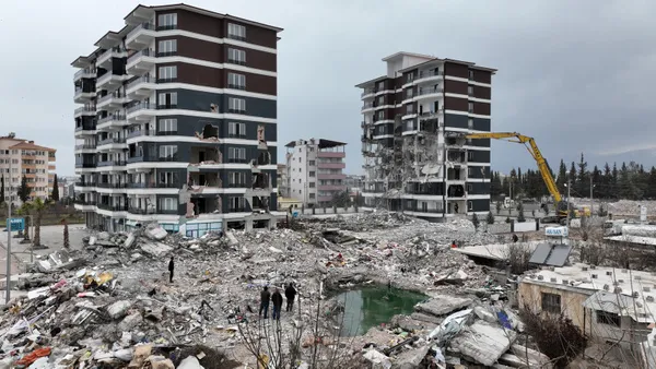 turkiyeye-gelen-ingiliz-ekip-arastirdi-deprem-neden-bu-kadar-yikici-oldu-1678781264554.jpg Türkiye'ye gelen İngiliz ekip araştırdı! Deprem neden bu kadar yıkıcı oldu? - 8