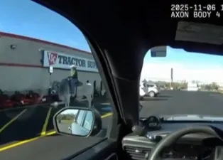 Polisi şoke eden manzara! Üstüne çıkıp fotoğraf çektirdi