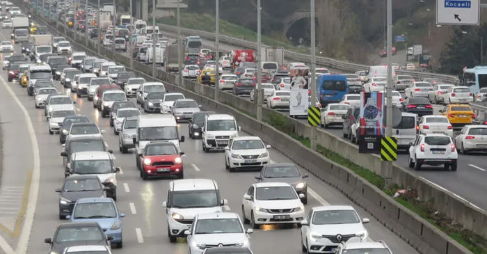 Son dakika: Sokağa çıkma kısıtlamasına saatler kala İstanbul'da trafik yoğunluğu başladı - 2