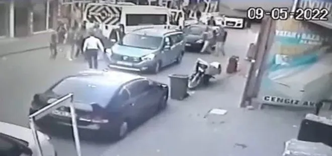 Ataşehir’de yola atlayan küçük çocuğa otomobil çarptı! Feci kaza kamerada
