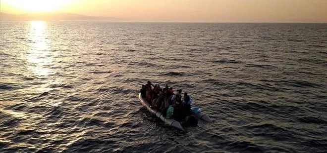 Muğla açıklarında su alan bottaki 14 düzensiz göçmen kurtarıldı