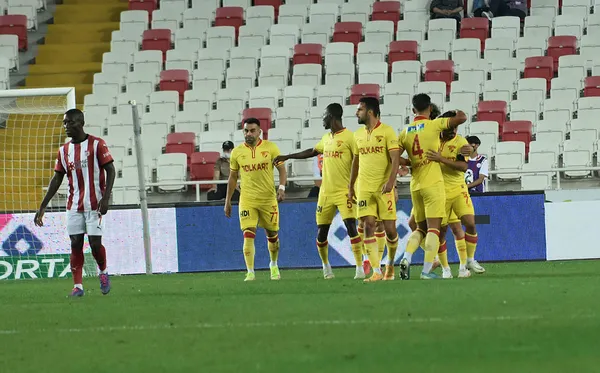 gol-duellosunda-kazanan-cikmadi-i-sivasspor-2-2-goztepe-mac-sonucu-ozet-1630261652763.jpg
