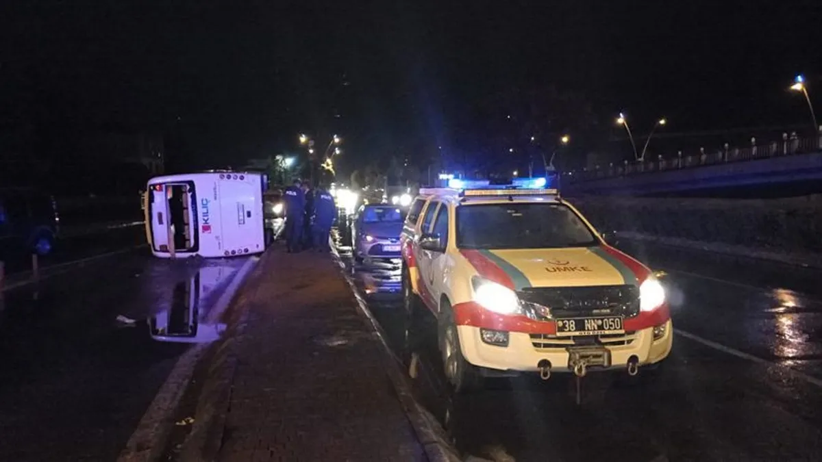 Kayseri'de işçi servisi devrildi! 9 yaralı