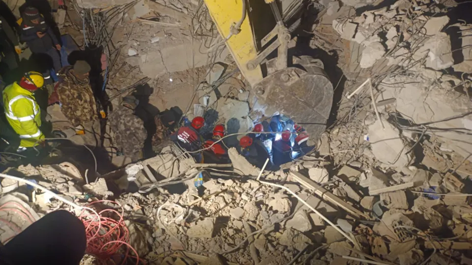 13 yaşındaki Aya 122. saatte yaşam mücadelesini kaybetti