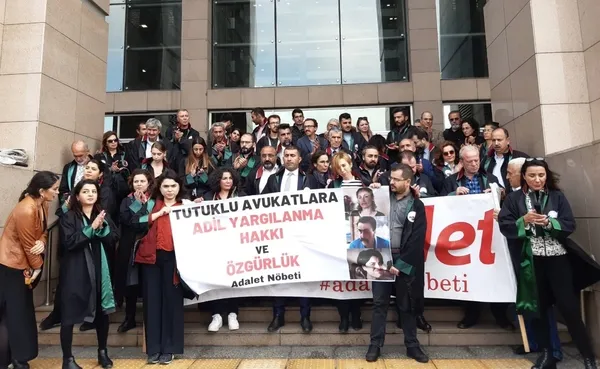 teroristlere-arka-cikan-ozgur-ozele-bakan-soyludan-tepki-chpde-bunun-hesabini-soracak-bir-vatansever-yok-mu-1668196997067.jpg Teröristlere arka çıkan Özgür Özel'e Bakan Soylu'dan tepki: CHP’de bunun hesabını soracak bir vatansever yok mu - 1