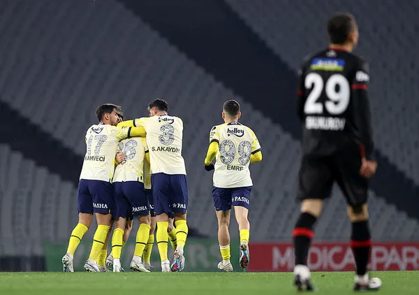 Altay’dan büyük hata Szalai’den altın kafa! Fatih Karagümrük 1-2 Fenerbahçe MAÇ SONUCU