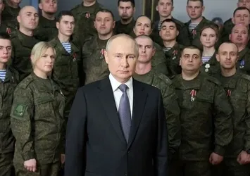 Putin'in arkasındaki gizemli sarışın! Birkaç ismi var: Başkan Erdoğan'a dondurma vermişti