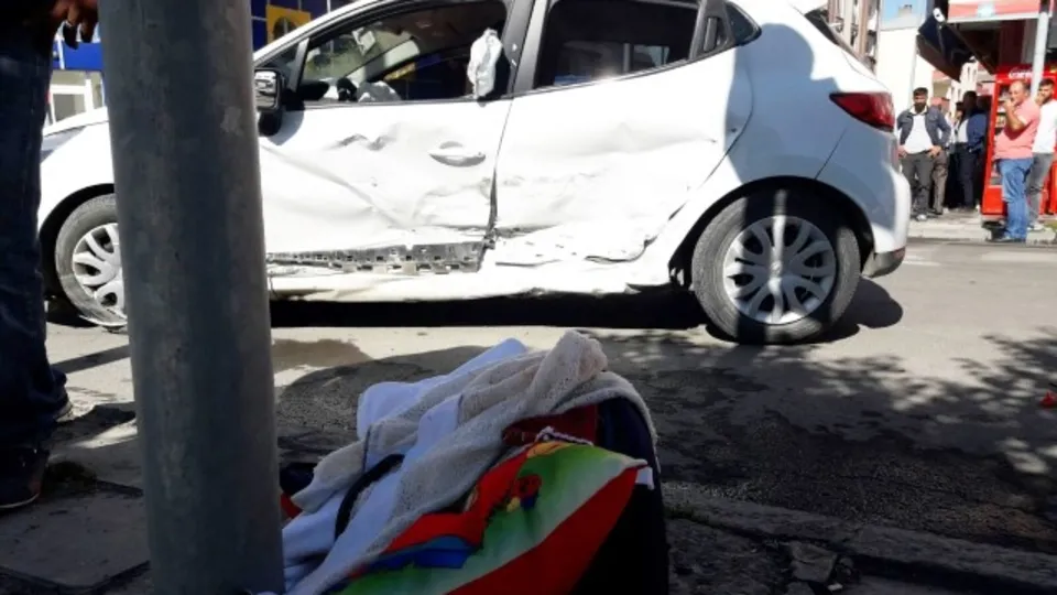 Feci kaza! 4 aylık bebek araçtan fırladı