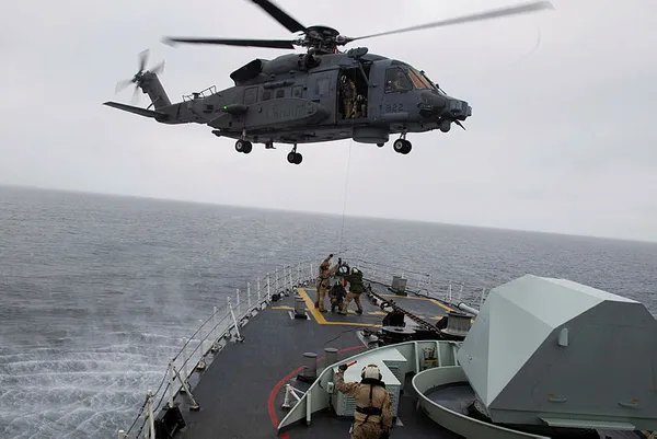 Son dakika: MSB: Kanada’ya ait FREDERICTON Fırkateyni’nin helikopteri düştü! Türkiye ve İtalya arama-kurtarma çalışması başlattı - 2