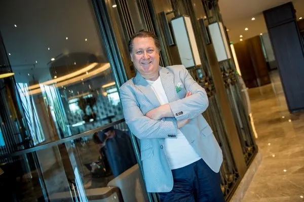 Usta sanatçı Ahmet Özhan’dan dikkat çeken sözler: Cumhurbaşkanımız dolara da one minute dedi