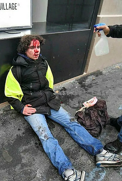 Sarı Yelekliler ve Fransız polisi yine çatıştı