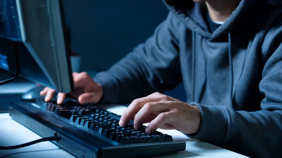 teknoloji-sirketi-palantir-nedir-ne-is-yapiyor-1776676072664.jpeg Piyasa değeri 2020'den bu yana 25 kat artarak 433 milyar dolara ulaşan Palantir, Temmuz 2025'te ABD Ordusu ile 10 yıllık ve 10 milyar dolara kadar uzanabilecek yeni bir savunma sözleşmesi imzaladı.