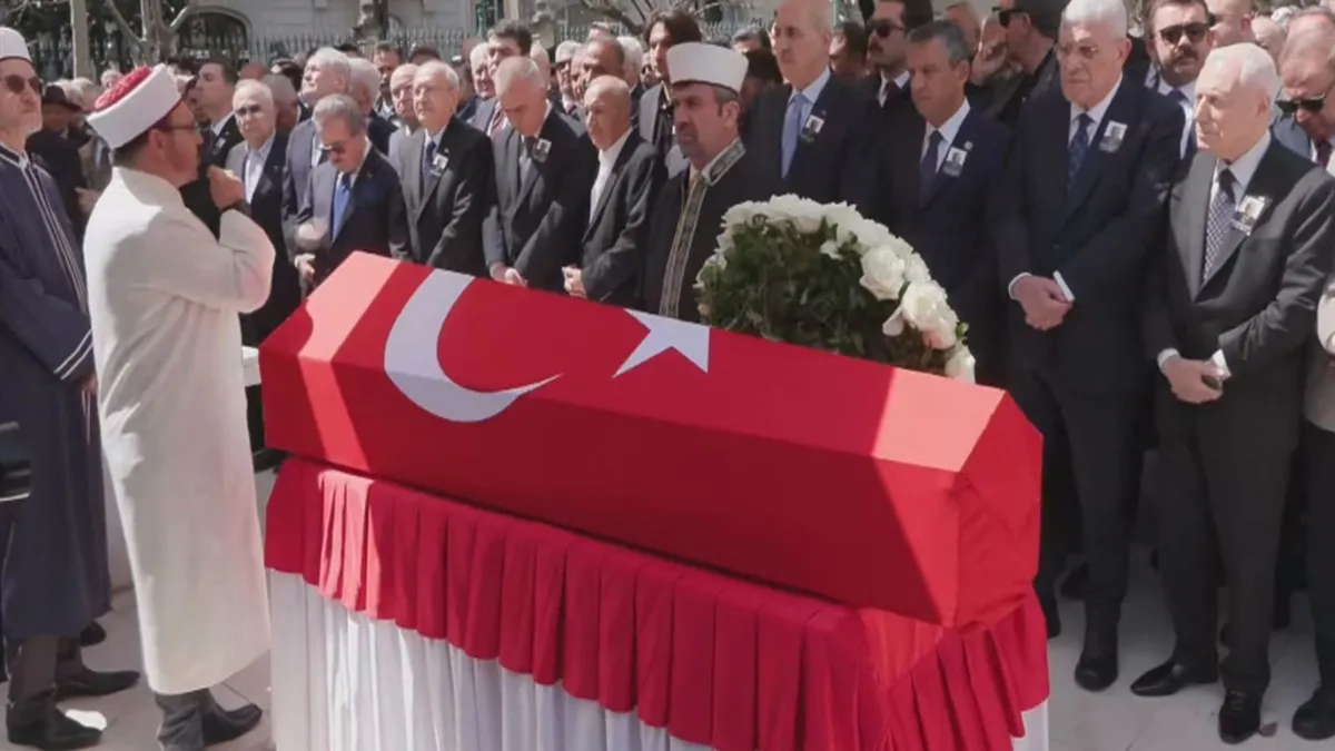 Hüsamettin Cindoruk son yolculuğuna uğurlandı