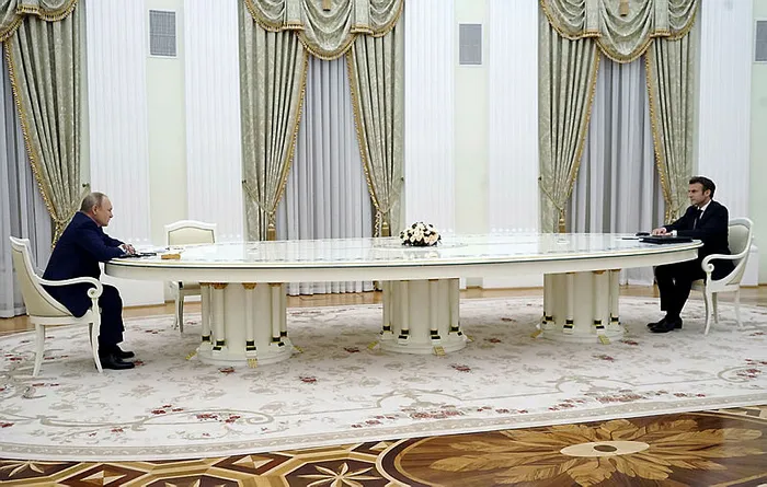 son-dakika-putin-ile-macron-arasinda-onemli-gorusme-1645372872751.jpg Son dakika: Putin ile Macron arasında önemli görüşme - 1