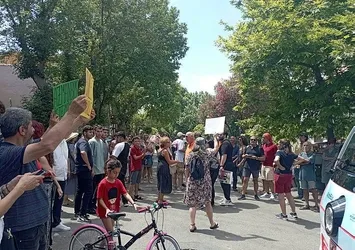 Adalar'da minibüs tepkisi sürüyor! "İBB verdiği sözde durmadı" | İBB'den açıklama gecikmedi
