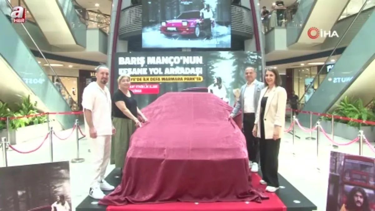 Barış Manço’nun kırmızı spor otomobili ziyaretçileriyle buluştu