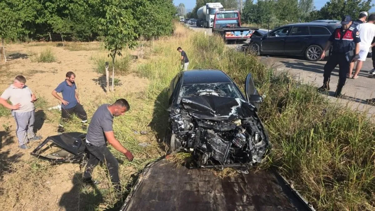 Bursa'da otomobiller kafa kafaya çarpıştı: 4 yaralı