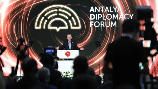 Son 4 günde 8 devlet başkanı 2 başbakan 2 uluslararası kuruluş başkanıyla görüştü! Başkan Erdoğan’dan barış diplomasisi