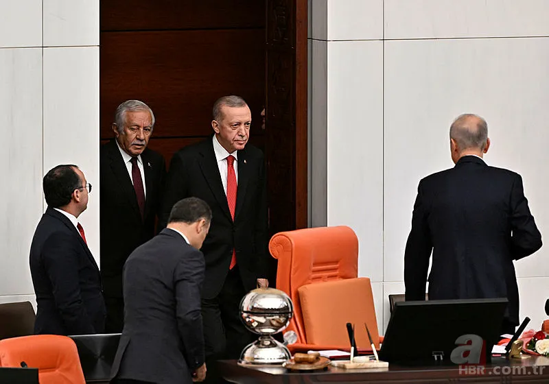 HDP ve CHP'lilerden büyük saygısızlık! Başkan Erdoğan TBMM Genel Kurulu'na giriş yaparken ayağa kalkmadılar 3
