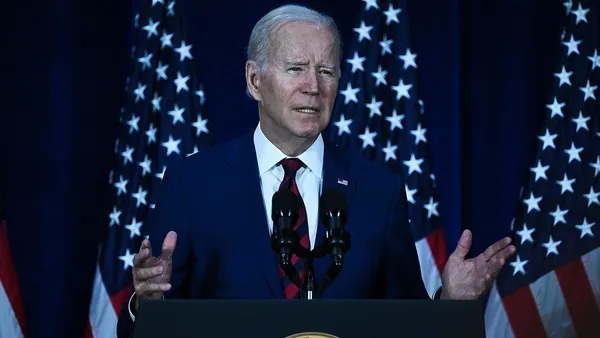 ABD Başkanı Joe Biden dondurma yalarken Gazze’de ateşkes için tarih verdi