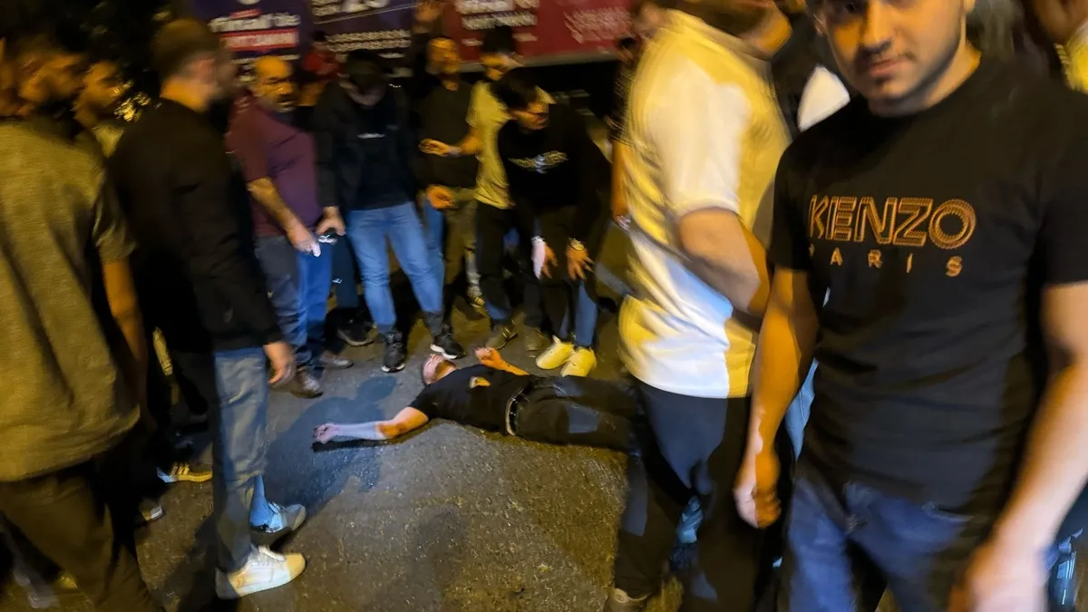 Otomobil ile çarpışan motosikletli genç ağır yaralandı