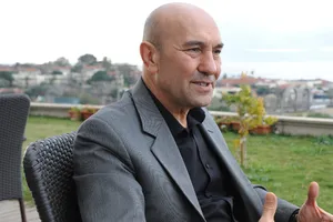 Tunç Soyer belediyenin mallarını satıp devr-i alem yaptı