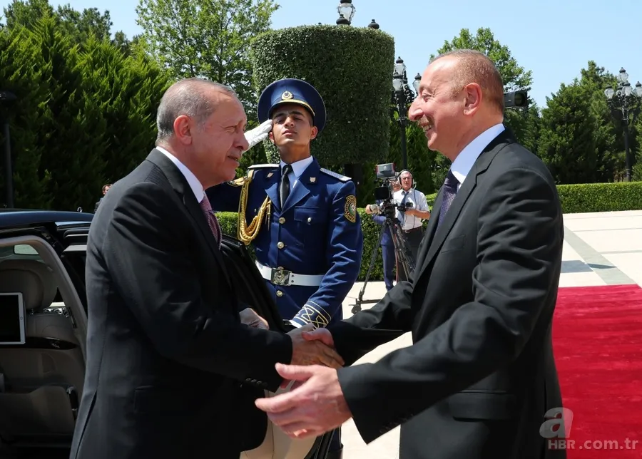 Başkan Erdoğan Azerbaycan'da Aliyev tarafından resmi törenle karşılandı 1