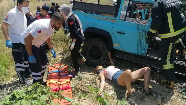 antalyada-safari-cipi-sarampole-yuvarlandi-1-olu-cok-sayida-yarali-var-1657793271141.jpg Antalya’da safari cipi şarampole yuvarlandı! 2 ölü, çok sayıda yaralı var - 4