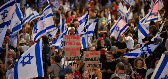 Tel Aviv sokaklarında Netanyahu’ya büyük öfke! İsrailli rehinelerden Bizi buradan kurtarın çağrısı | Esir yakınları hükümetin istifası için gösteri düzenledi