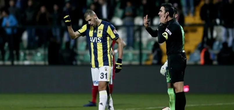 Fenerbahçe tribünlerinden Slimani’ye tepki