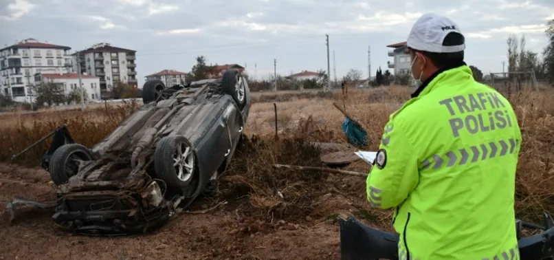 Aksaray'da feci kaza! Otomobil şarampole yuvarlandı