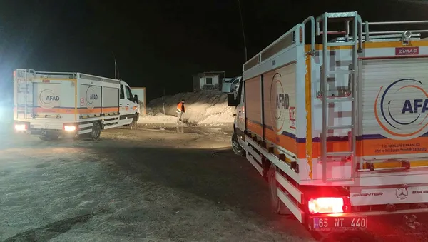 van-hakkari-kara-yolunda-insaat-halindeki-tunelde-gocuk-2-isci-hayatini-kaybetti-1663362971962.jpg Van-Hakkari kara yolunda inşaat halindeki tünelde göçük: 2 işçi hayatını kaybetti - 3