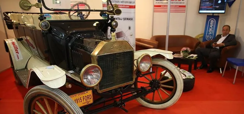 Otoshow Fuarı'nın gözdesi asırlık otomobil oldu