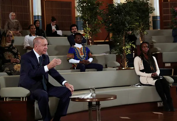 Başkan Erdoğan’dan faiz ve enflasyon açıklaması! Faiz indirimi sürecek mi? Afrikalı gençlerle buluşma programında son dakika açıklamaları