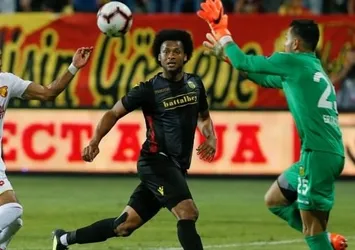 İzmir'de çılgın gece! 4 gol, 3 kırmızı